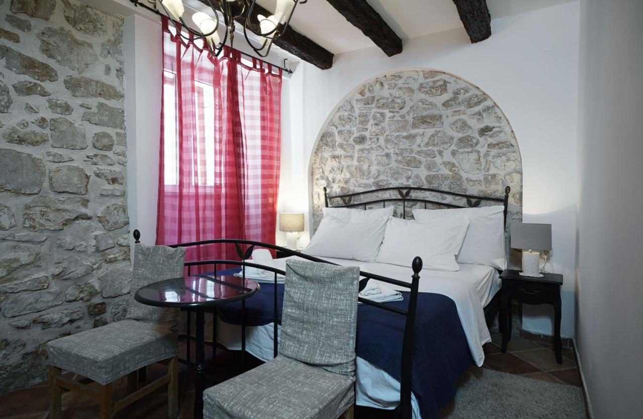 Heritage Residence In Center With Pool- Apartments Vodice Kamer foto