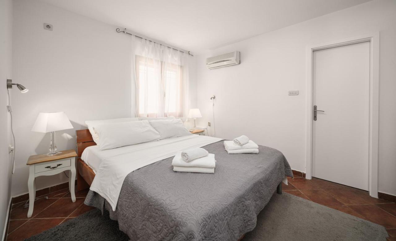 Heritage Residence In Center With Pool- Apartments Vodice Buitenkant foto