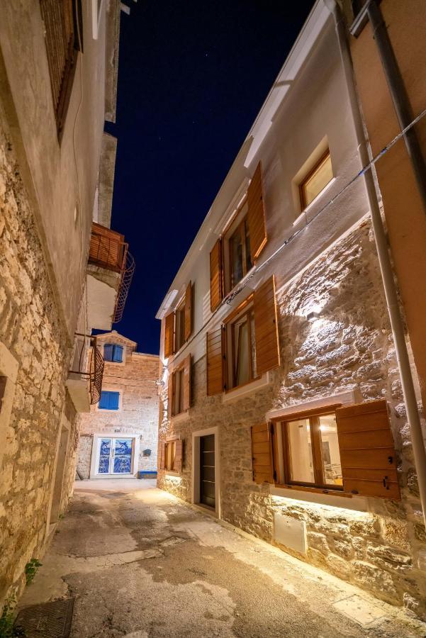 Heritage Residence In Center With Pool- Apartments Vodice Buitenkant foto